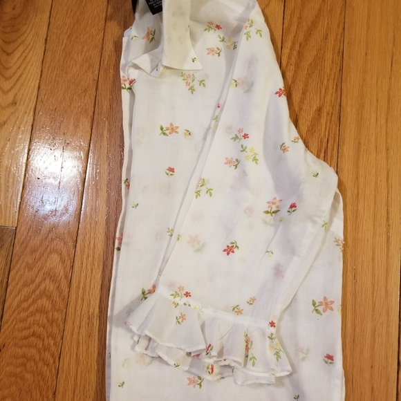 Gifted✴NEW price for new list Lite weight floral blouse - Picture 5 of 5